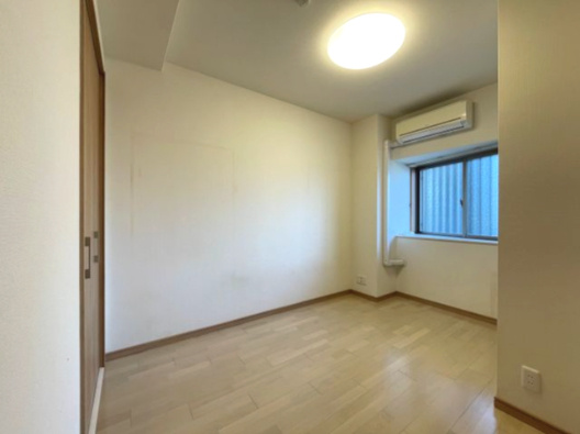 クレストコート観音平和大通りの洋室|洋室約5.0帖。クロス張替えなど、さらにお好きな空間へとリフォームのご要望も承ります。