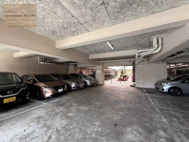 シャルマンコーポ野江第一期の駐車場