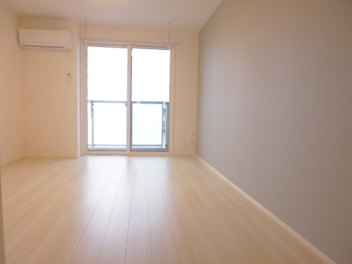 D-メゾン A棟の居間・リビング|広い洋室★