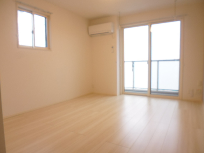 D-メゾン A棟の寝室|風通しも良い寝室です☆