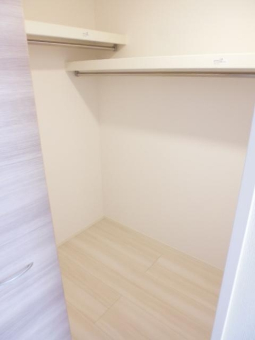 D-メゾン A棟の収納|ウォークインクローゼットなので収納豊富です★