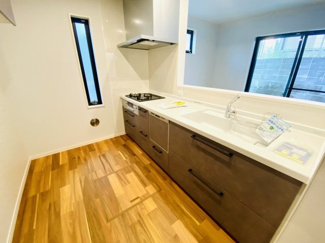 【キッチン】 | ☆新築／ビルトイン車庫！3LDK+SIC！綾瀬市寺尾南-52-18- | 収納たくさん！食洗機付き！家族と談話しながら、小さなお子様を見ながら炊事ができるカウンターキッチン！もちろん使いやすさもあります。