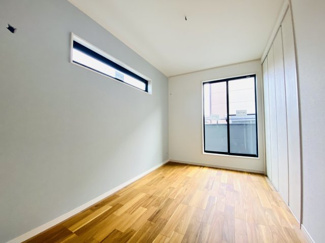 【洋室】 | ☆新築／ビルトイン車庫！3LDK+SIC！綾瀬市寺尾南-52-18- | シンプルで過ごしやすく家具で差し色を入れてメリハリもつけやすいですね♪