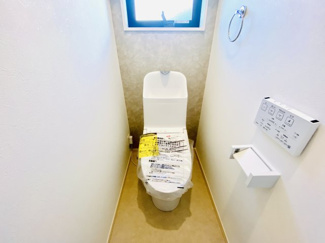 【トイレ】 | ☆新築／ビルトイン車庫！3LDK+SIC！綾瀬市寺尾南-52-18- | 清潔感あふれるお手入れしやすいシャワートイレです！