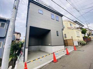 【外観】 | ☆新築／ビルトイン車庫！3LDK+SIC！綾瀬市寺尾南-52-18- | 愛車を雨から防ぐビルトイン車庫でメリハリのある立体感を演出☆