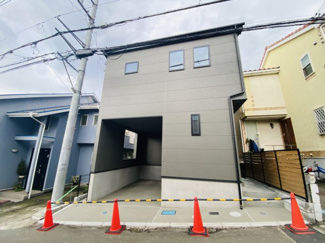 【外観】 | ☆新築／ビルトイン車庫！3LDK+SIC！綾瀬市寺尾南-52-18- | 道路面からは資格に見えるクールな外観と、陽が降り注ぐような素敵な物件です！