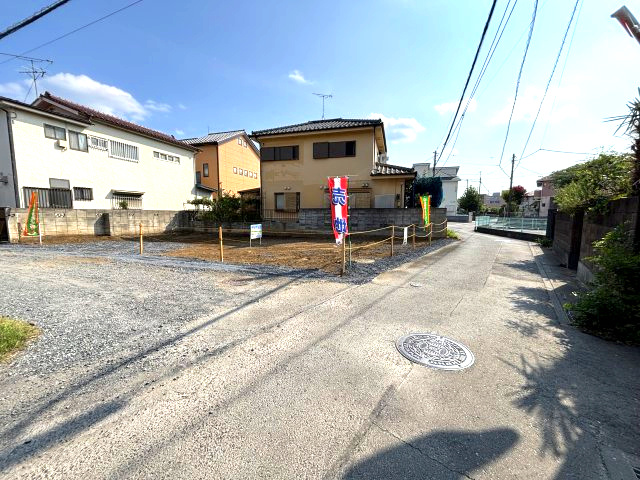 入間市下藤沢の前面道路含む現地写真|角地のため日当たり良好！