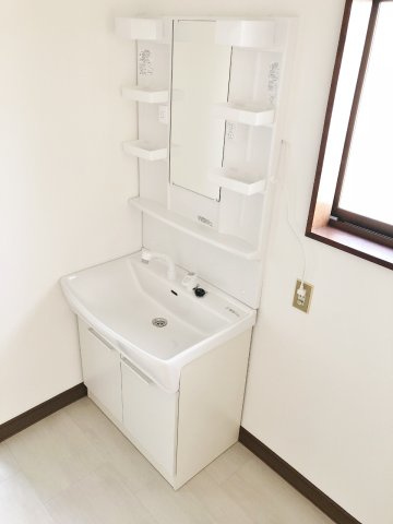 クレスト上谷新田の独立洗面台