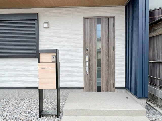 新築戸建　羽島郡笠松町松栄町Ⅱ　全３区画分譲の玄関|玄関ドアの鍵はディンプルキーと内側はサムターンキーになっており防犯性の高い仕様になっています。