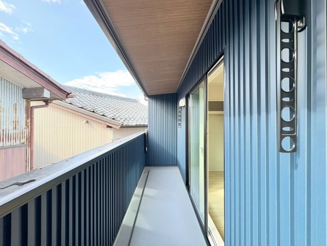新築戸建　羽島郡笠松町松栄町Ⅱ　全３区画分譲のバルコニー|バルコニーは南向きで洗濯物もよく乾きます！
