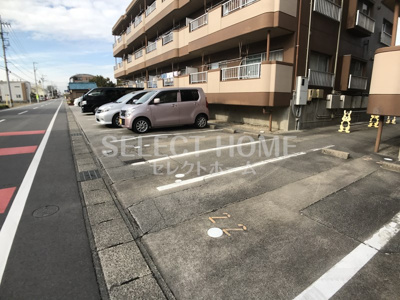 【駐車場】 | リバティ９２ | 駐車場に車を止められます