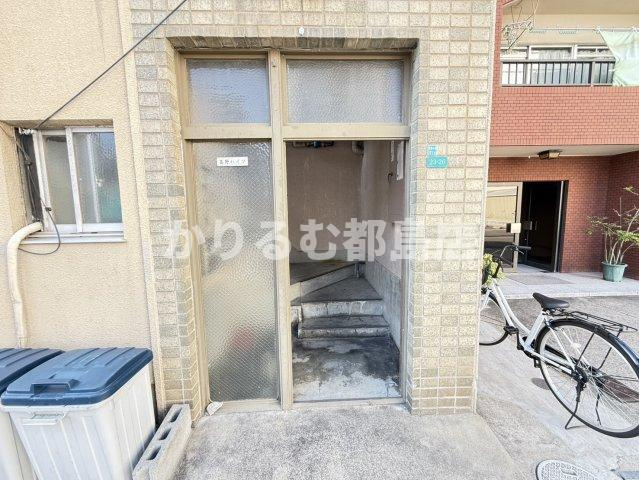 高野ハイツのエントランス