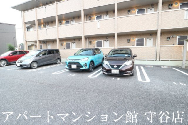 グランドソレーユの駐車場