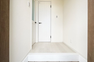 【玄関】 | 宇治市木幡檜尾　中古戸建 | 《ローンの事やお家探しのご相談は（株）ゆいホームにお任せ下さい。ちょっとした疑問にも解りやすくお応えします。》お気軽にどうぞ(^^)/