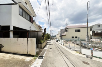 【前面道路含む現地写真】 | 宇治市木幡檜尾　中古戸建 | 〈こちらの物件〉に興味がある方はお気軽にお問い合わせ下さい！月々のお支払い希望額からお客様が購入可能な物件の価格をシミュレーション致します(*´▽｀*)