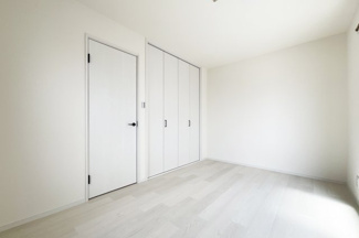 【洋室】 | 宇治市木幡檜尾　中古戸建 | 【洋室6.5帖】クローゼット完備で収納もバッチリです。お部屋の整理ができるので広く使用できますね。