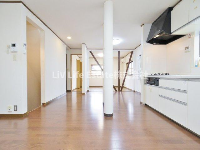 小川西町３丁目戸建ての居間・リビング