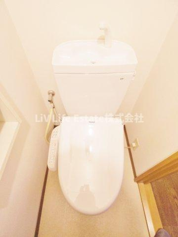 小川西町３丁目戸建てのトイレ