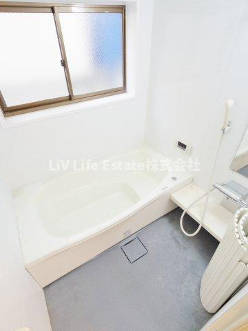 小川西町３丁目戸建ての浴室