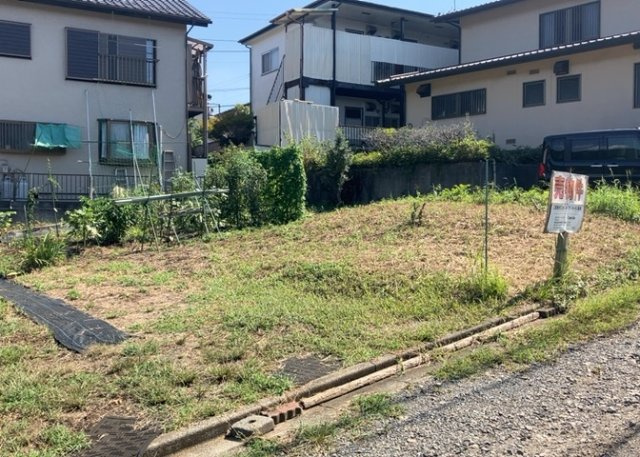【外観】 | 隣家の土地はどうなっているのか、生活利便施設が近くにあるのか、学校まで近いかなど、お客様のライフスタイルにあわせたイメージが重要です。また、近くにあると困る施設が近くにないかも確認するといいでしょう。