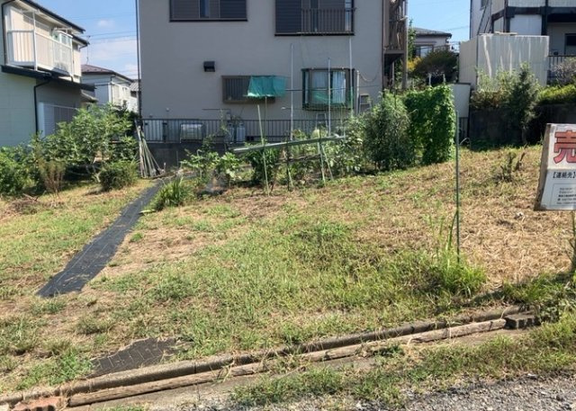 【外観】 | 土地購入を検討されている場合、境界杭がない状態で購入してしまうと境界確定測量をする必要があり、費用がかかります。購入の前に、売主、隣土地所有者立ち合いのもと境界を確定し境界杭を設置するのがベストです。