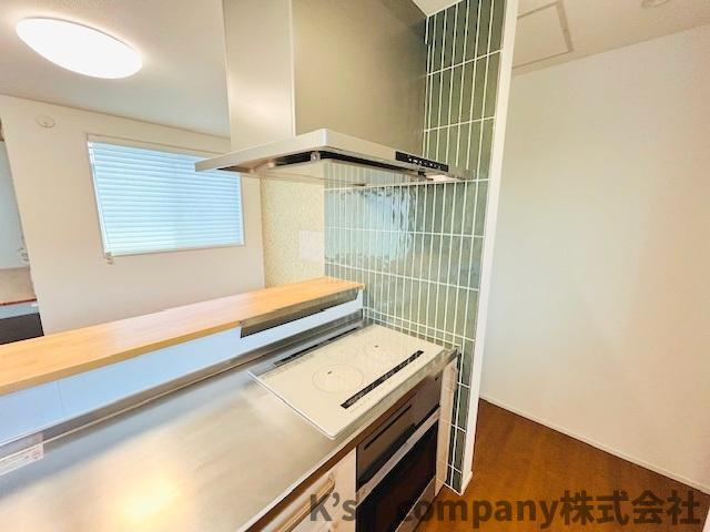 ◎藤沢市辻堂東海岸2丁目　中古戸建のキッチン|お手入れのしやすいIHクッキングヒーター♪