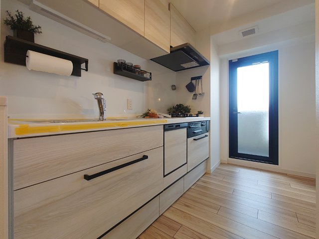 アールヴェール中村橋のキッチン|キッチンからバルコニーへ出れます◎