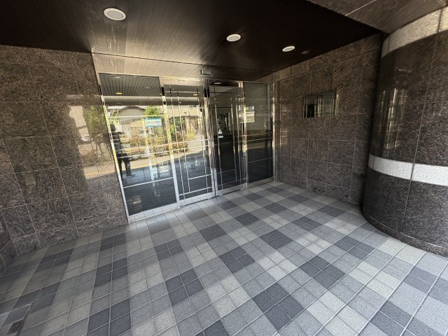 プレステージ西明石パークサイドのエントランス