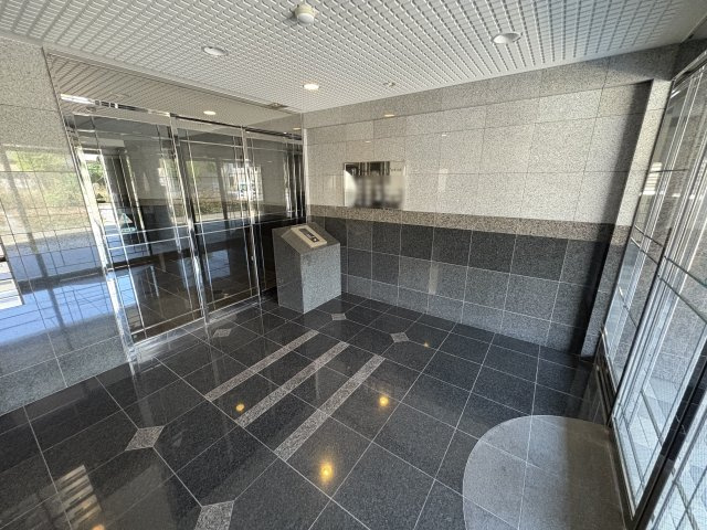 プレステージ西明石パークサイドのエントランス