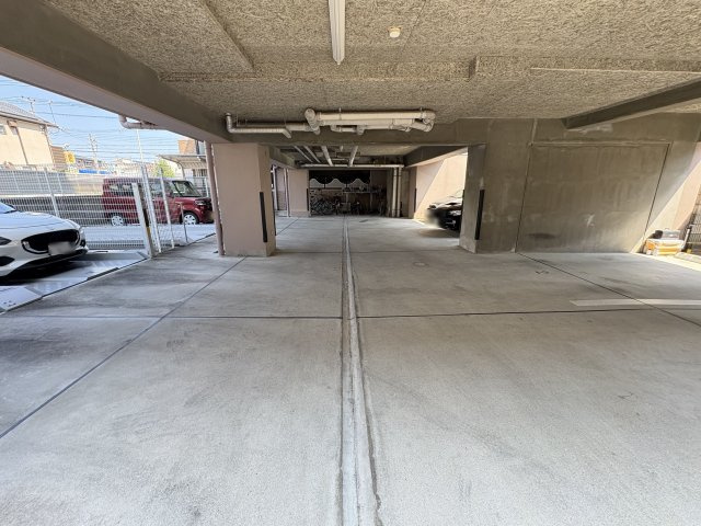 プレステージ西明石パークサイドの駐車場