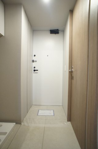 プライムメゾン浅草イーストの玄関