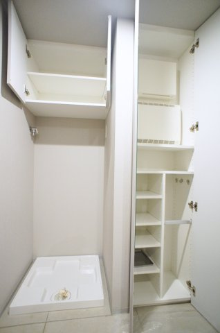 プライムメゾン浅草イーストの玄関