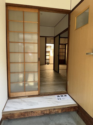 【玄関】 | 明美町平屋西棟南から2軒目 | 明るい玄関です