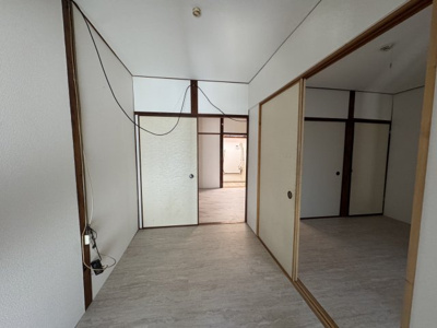 【洋室】 | 明美町平屋西棟南から2軒目 | 広々とした洋室です