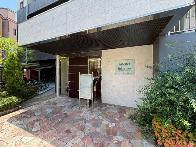 大阪市北区大淀南３丁目の賃貸マンションのエントランス