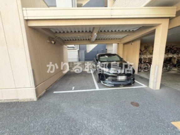 エス・キュート城東中央の駐車場