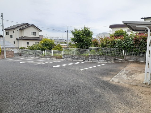 ラルゴの駐車場|駐車場