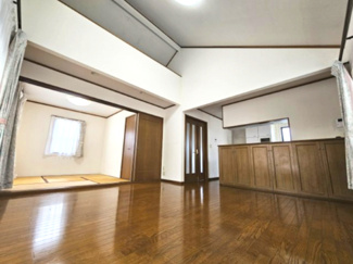 【居間・リビング】 | 越谷市大泊 ハウスメーカー施工 中古戸建 | 圧巻の大型リビングを是非ご覧ください