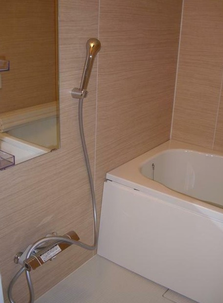 レーヴエスチュエールⅦの浴室