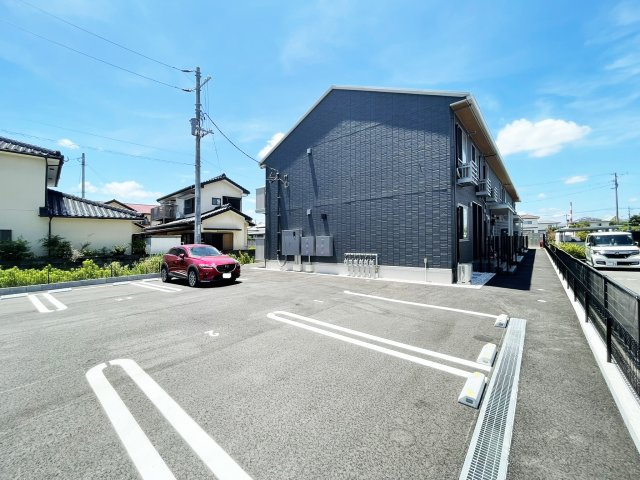 オリエンタルコート北島の駐車場