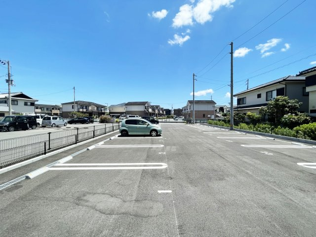 オリエンタルコート北島の駐車場