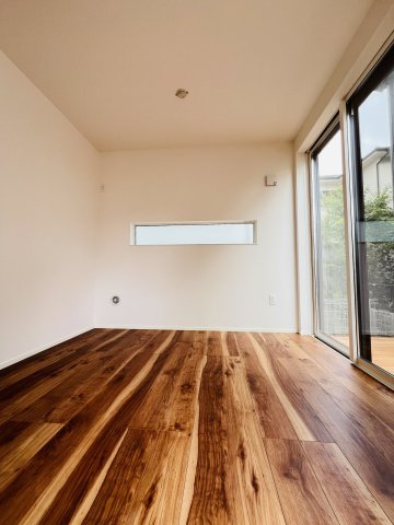  EAVE EDGE｜光と風を遊ぶ、片瀬の家の洋室