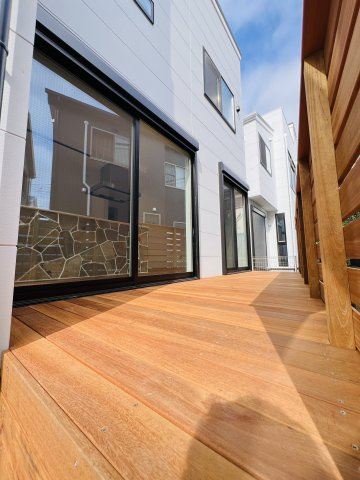  EAVE EDGE｜光と風を遊ぶ、片瀬の家のバルコニー