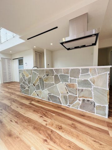  EAVE EDGE｜光と風を遊ぶ、片瀬の家のキッチン