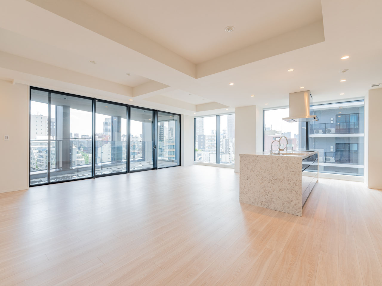 新宿区片町の賃貸マンションの居間・リビング