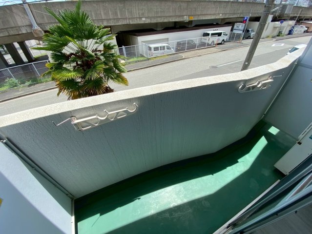 シャトラン弓木壱番館のバルコニー