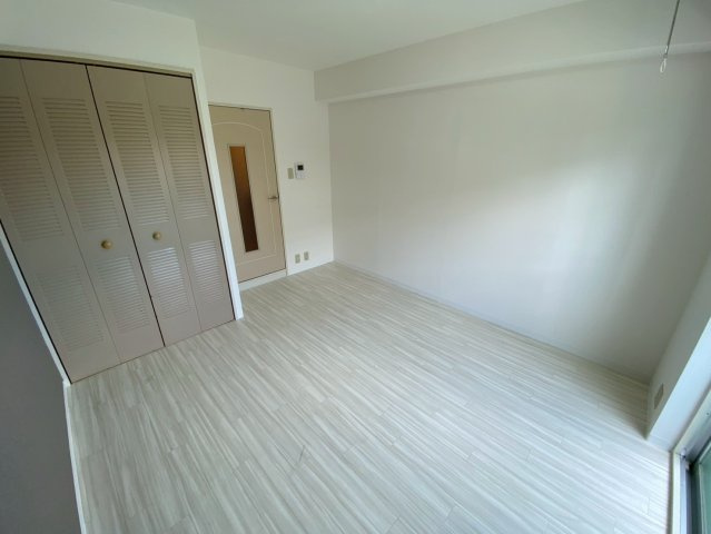 シャトラン弓木壱番館の居間・リビング