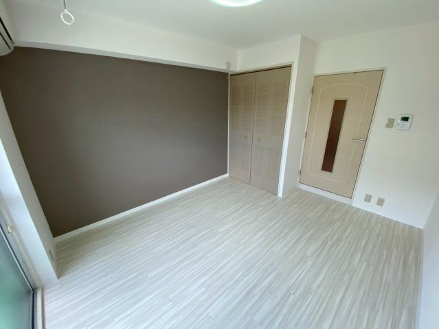 シャトラン弓木壱番館の居間・リビング