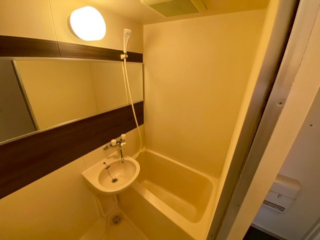 シャトラン弓木壱番館の浴室