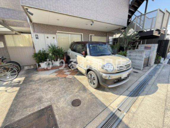 グランディール21の駐車場